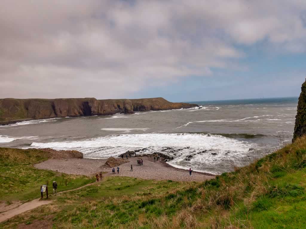 aberdeenshire dunnottar castle 09 beach