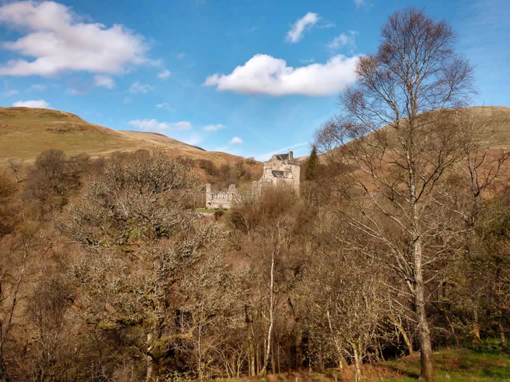 castle campbell 01 walkway