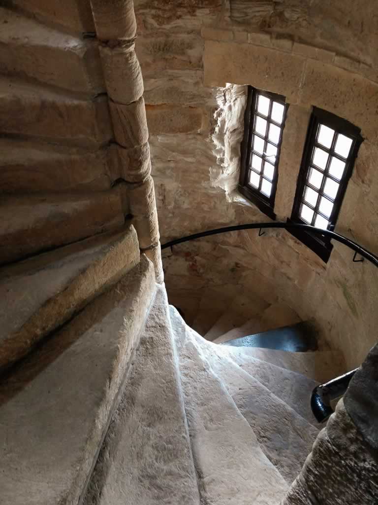castle campbell 04 rounded staircase