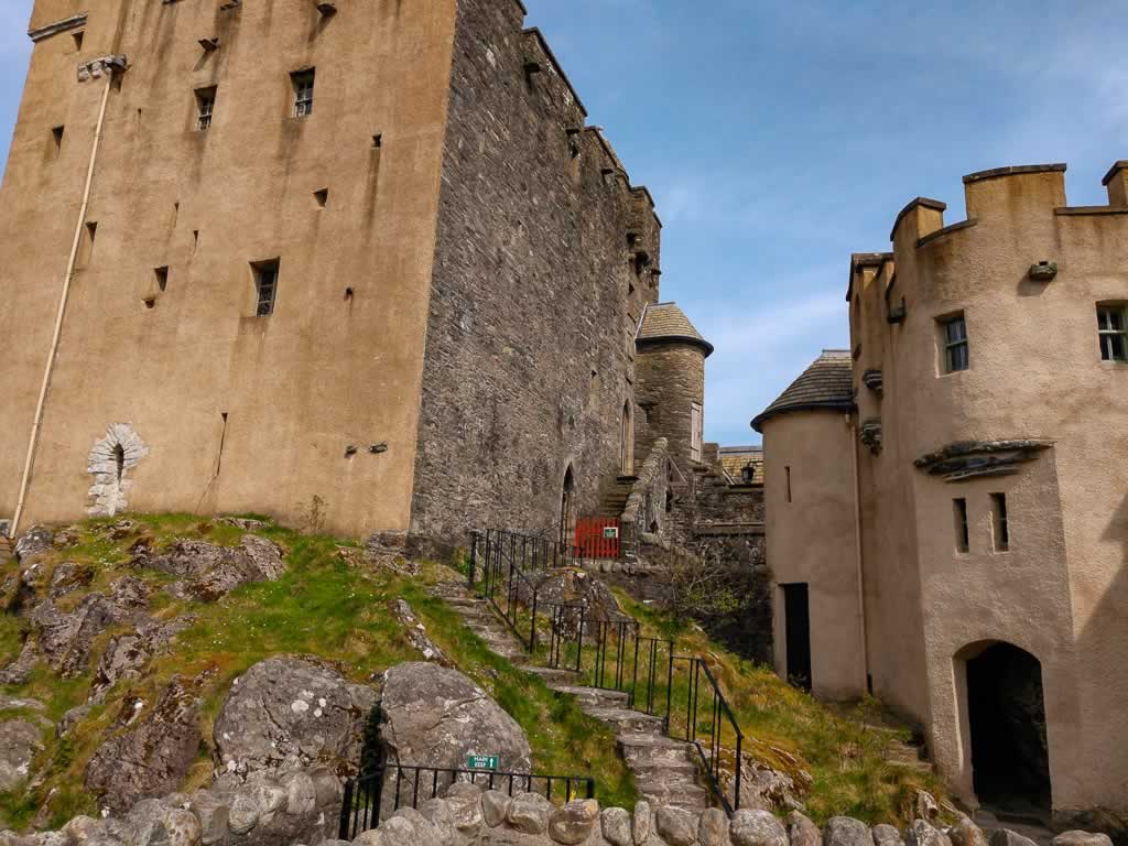 eilean donan castle 03 new and old