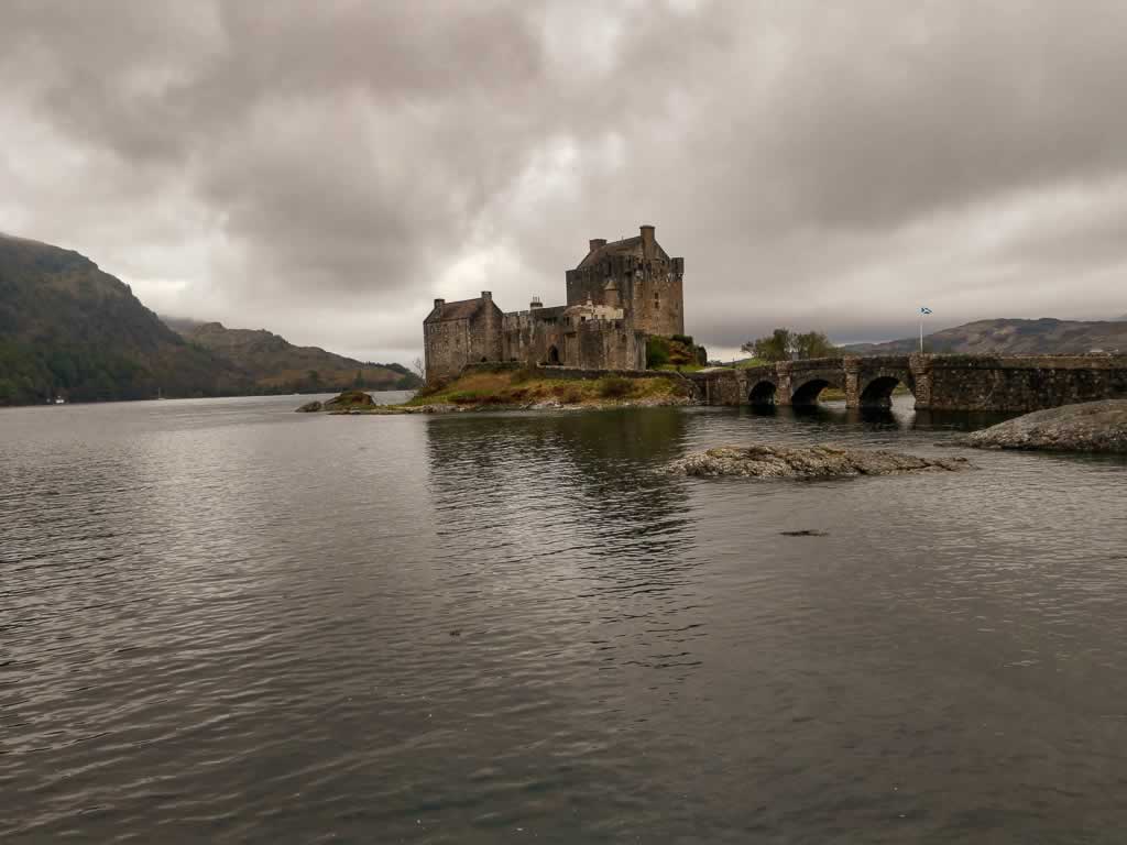 eilean donan castle 08 from the parking lot